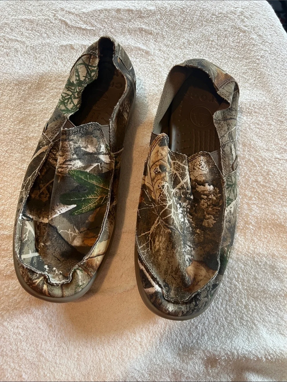 Crocs Santa Cruz slip-on loafers in Realtree Edge camo sz M11
